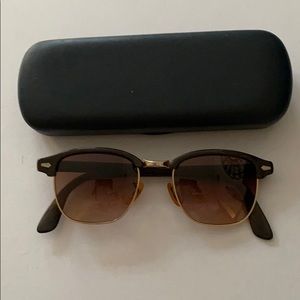 Ladies Sunglasses no label in excellent condition